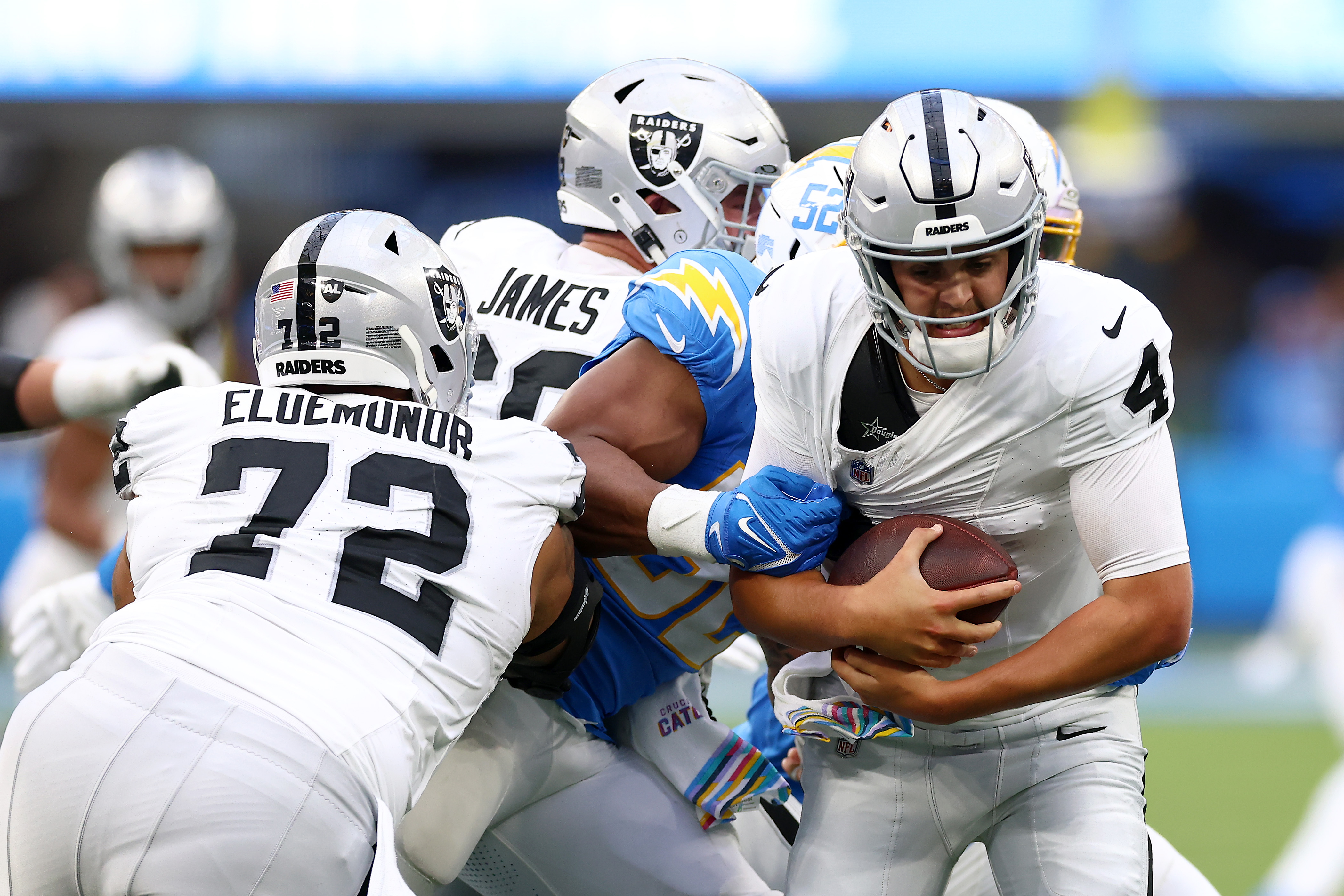 Former Bear Khalil Mack sets the Chargers' sack record with 6 against the Raiders
